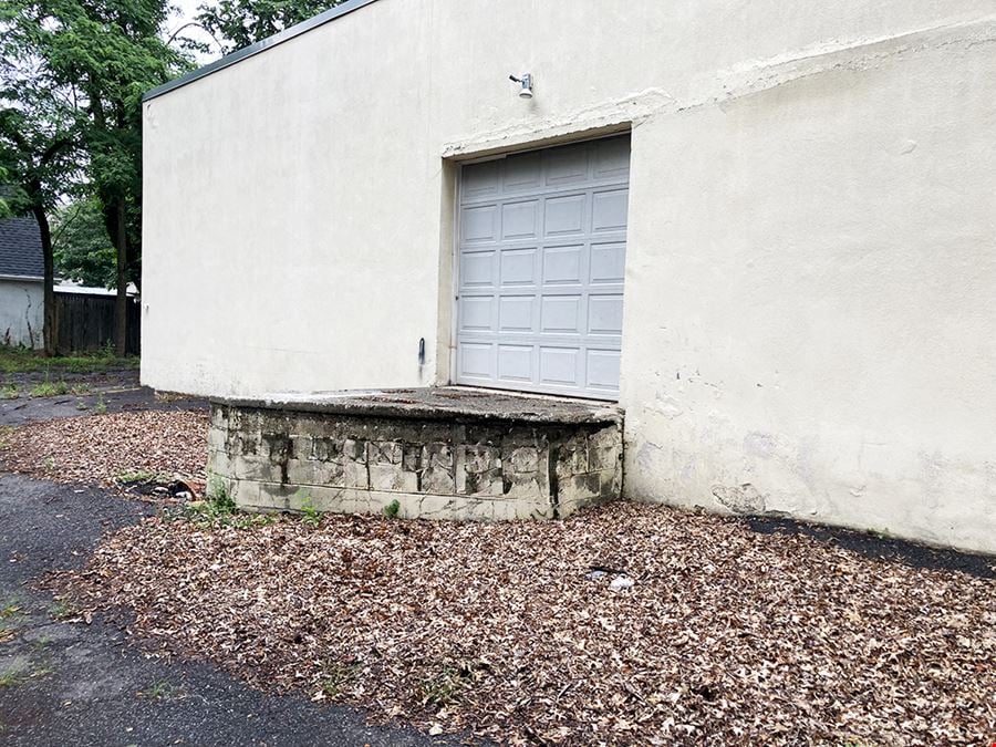 Single-Story Retail Building For Lease