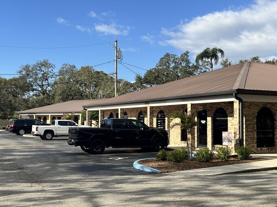 Tiffany Oaks Plaza