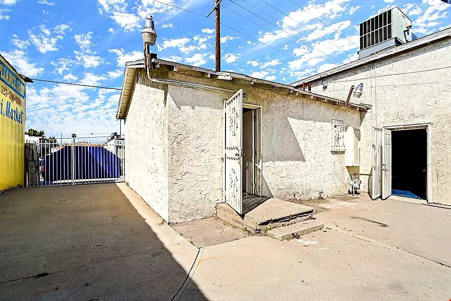 1108 E 84th Place