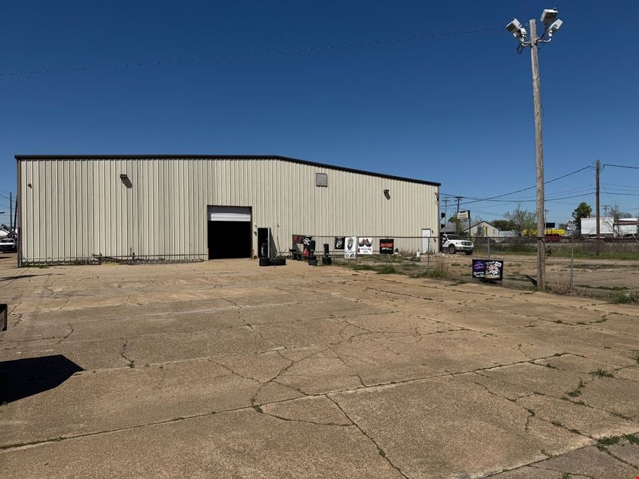 Heath Plaza 2058 - 2060 E Texas St.