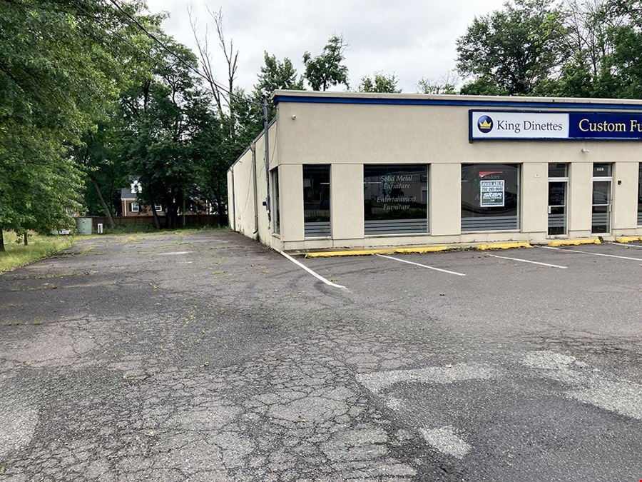 Single-Story Retail Building For Lease