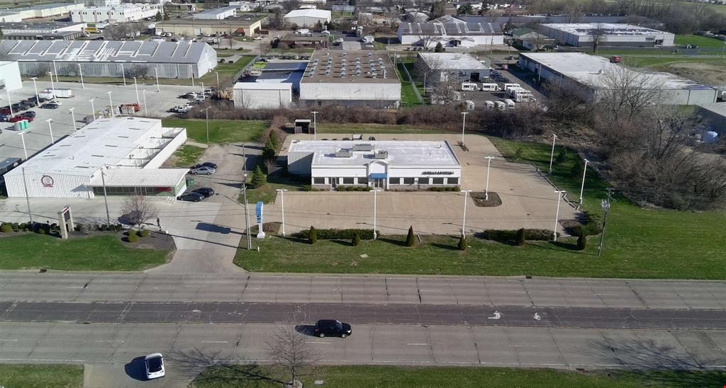 1613 W Pioneer Pkwy