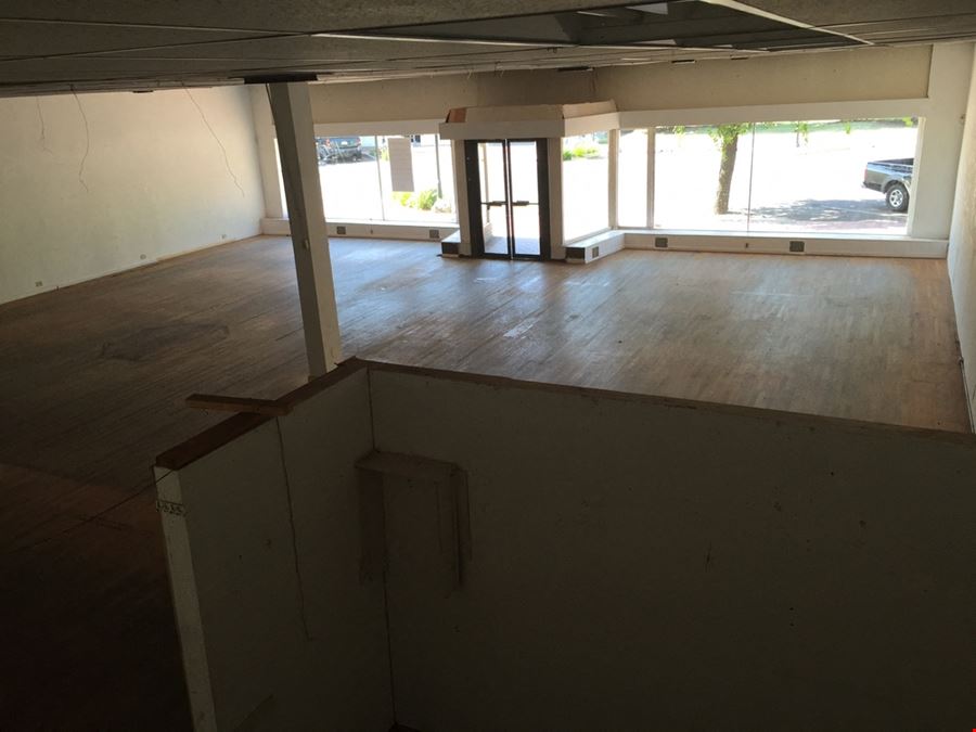 Retail/Office Spaces w/ Parking & TI's Available