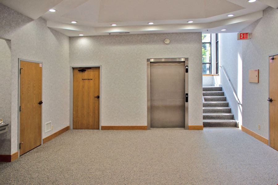 822 Centennial - Prime Location in Capitol Commerce Center