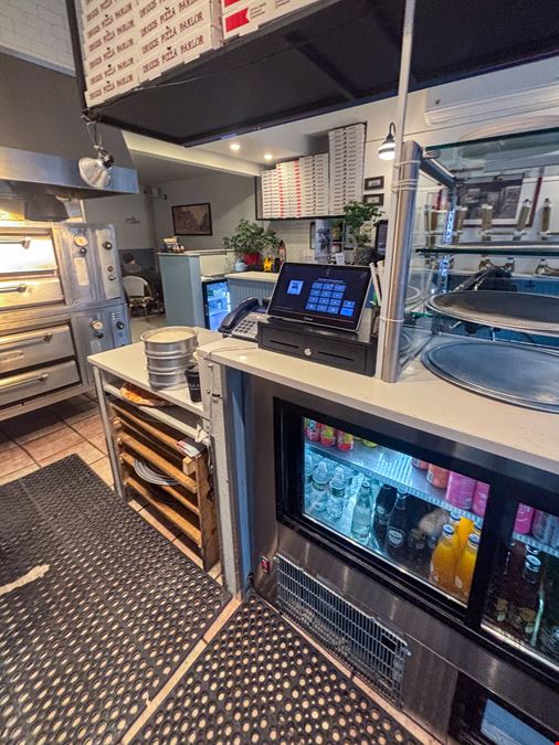500 SF | 558 Driggs Avenue | Built Out Restaurant/Retail Space for Lease