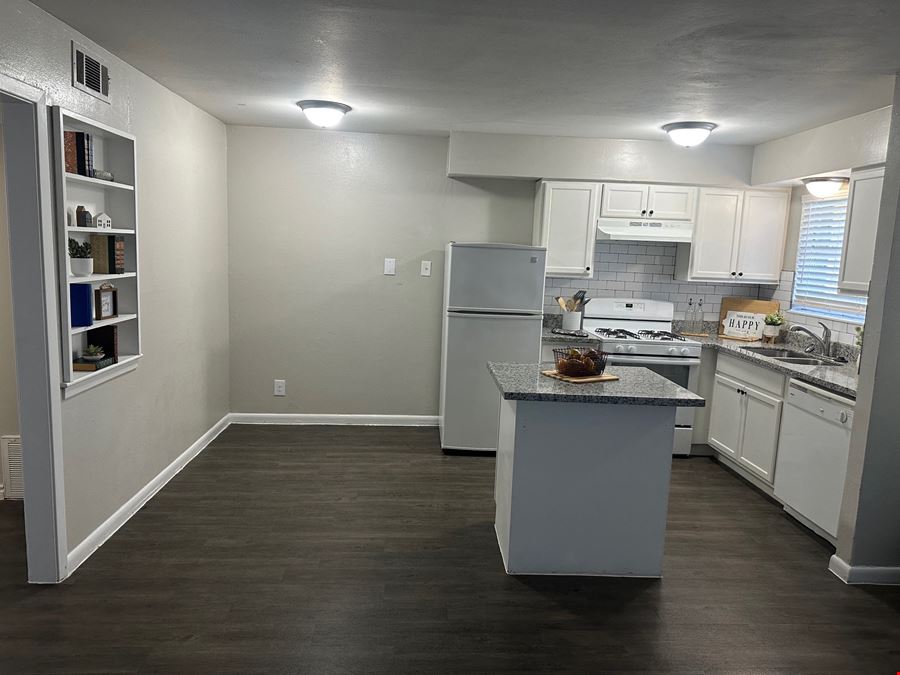 1101 E Main St, League City TX: 16 MULTI-FAMILY UNITS