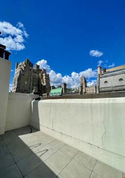 24 E 64th St