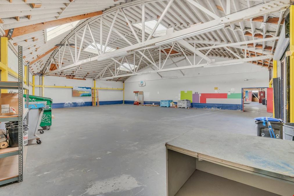 Prime Retail Opportunity in Oakland: 12,770 SF with Offices & Warehouse