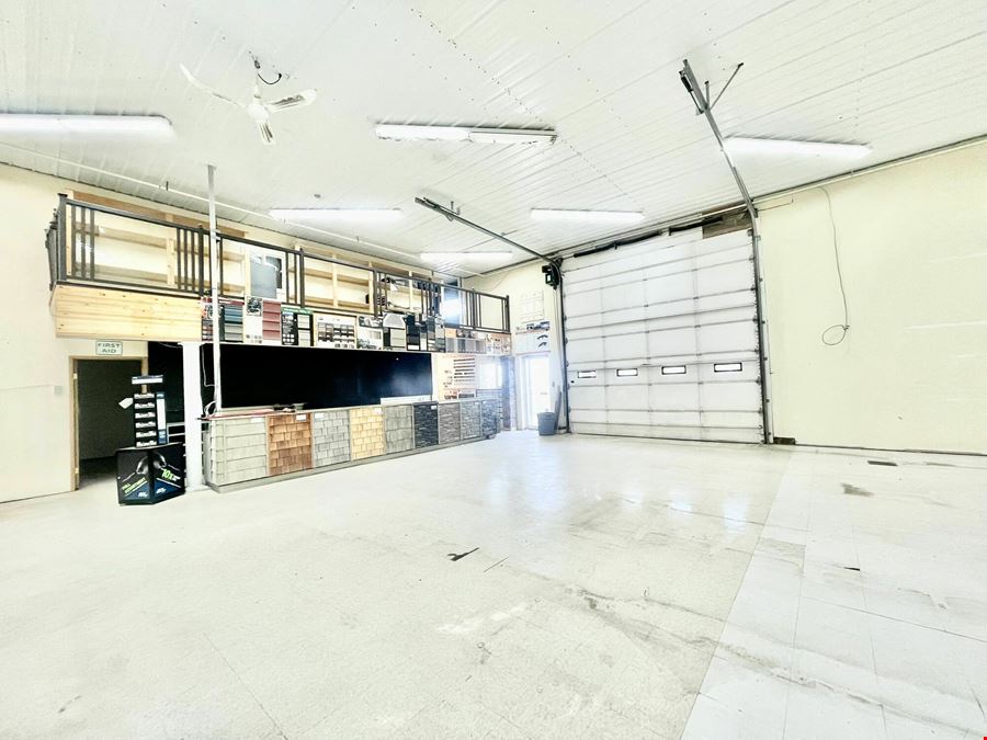 Former Home Hardware w/Yard