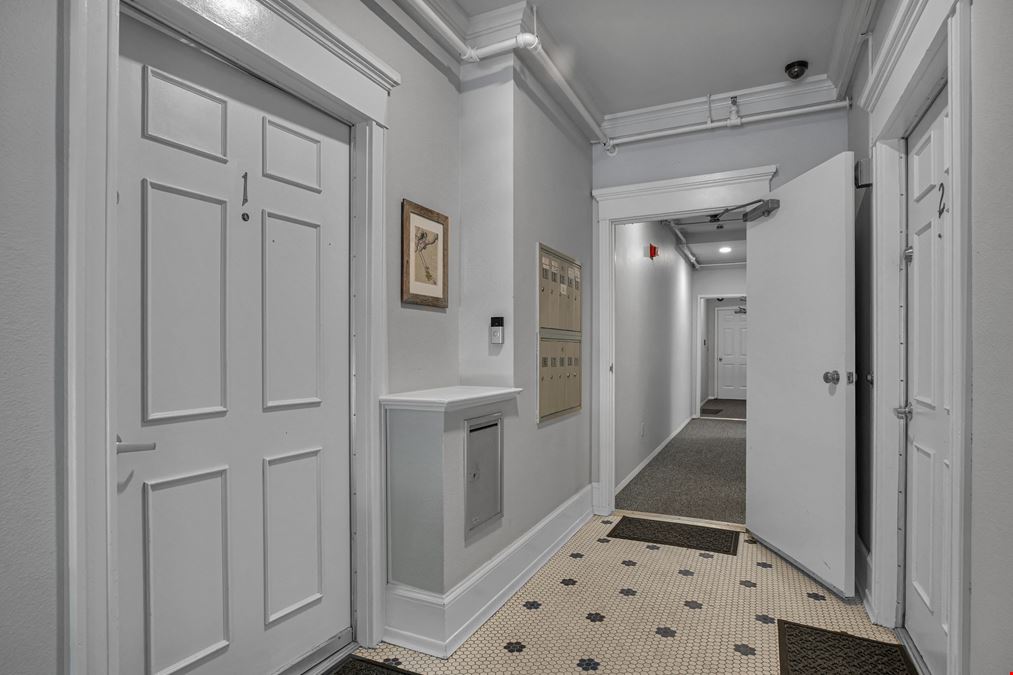 Evelyn Apartments