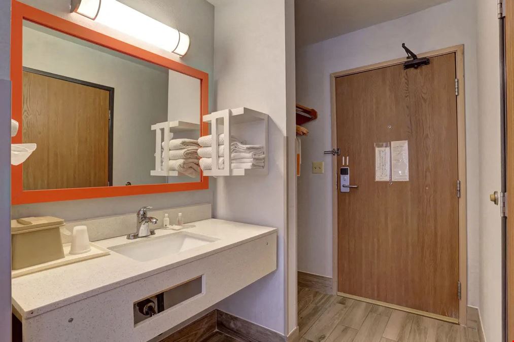Quality Inn  Pierre