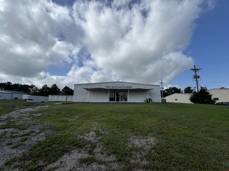 Industrial Facility w/ Dock Loading Near I-30
