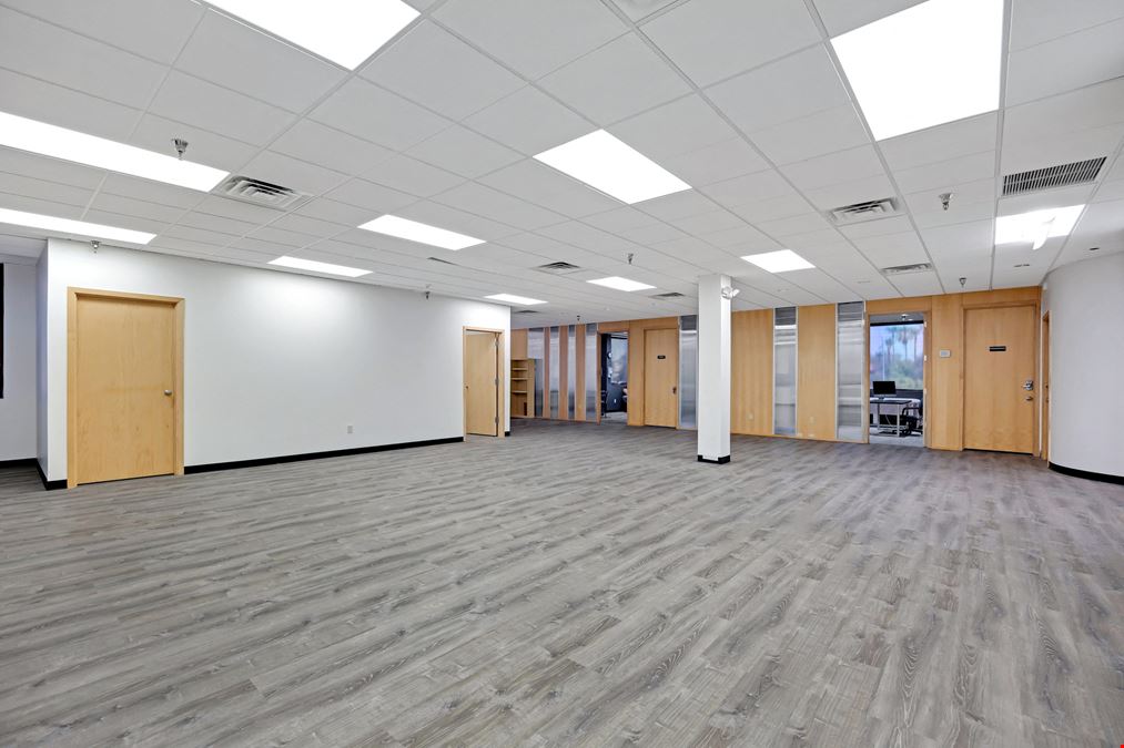 9495 E San Salvador Dr