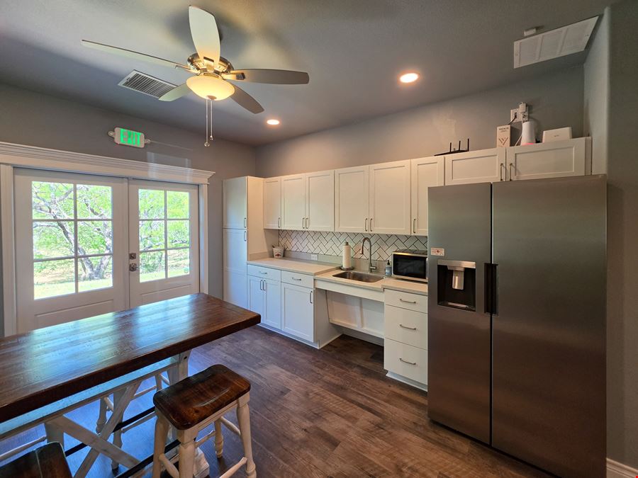 2426 LINCOLN DR 