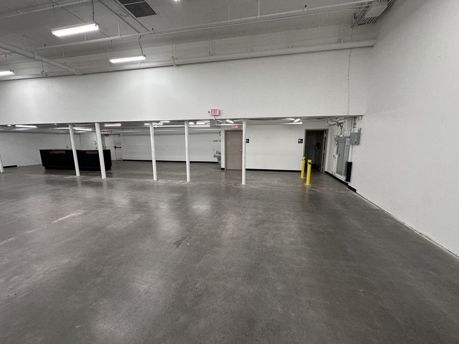 Prime 8,200 SF Retail Haven: High-Visibility Turn-Key Space on NE Highway 99