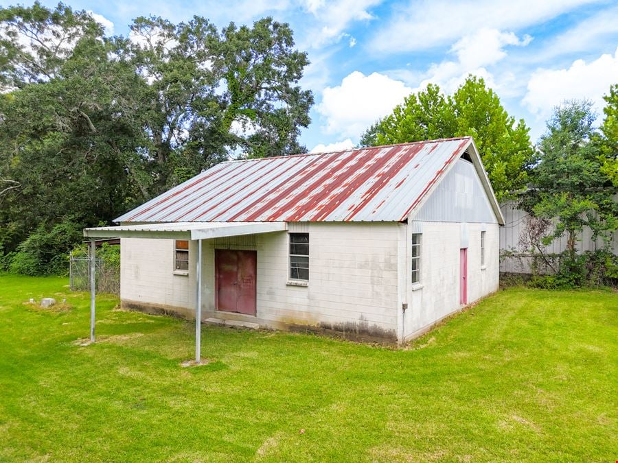 ±4,000 SF Industrial Property with Yard – Multi-Tenant Potential