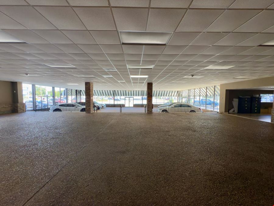 Versatile 15,440 SF Commercial Space with War