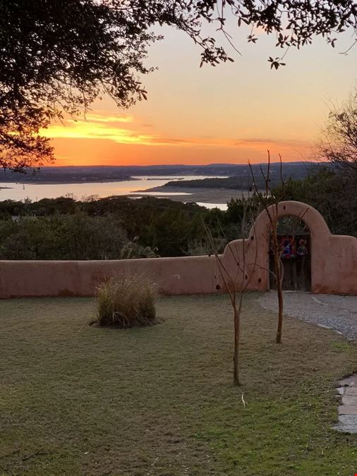 SANTA FE-STYLE LAKE TRAVIS HAVEN