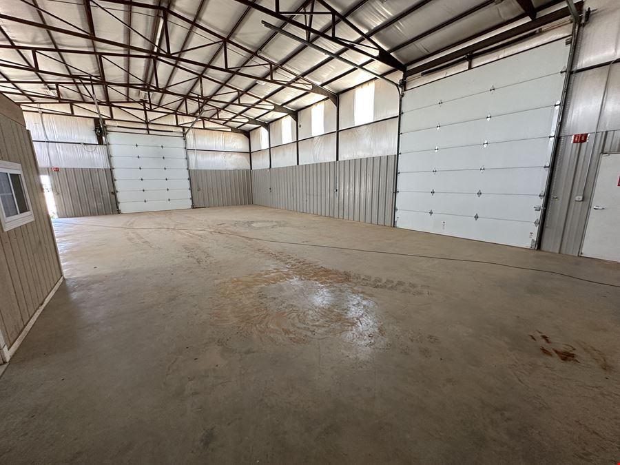 15 Man Camp Hookups + Office/Shop on 4.13 Acres