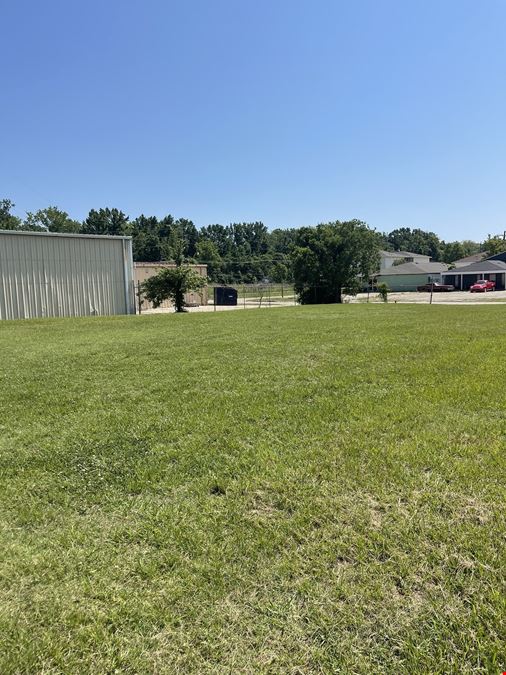 +/- 2,100 SF Office/Warehouse + Adjacent Lot For Lease