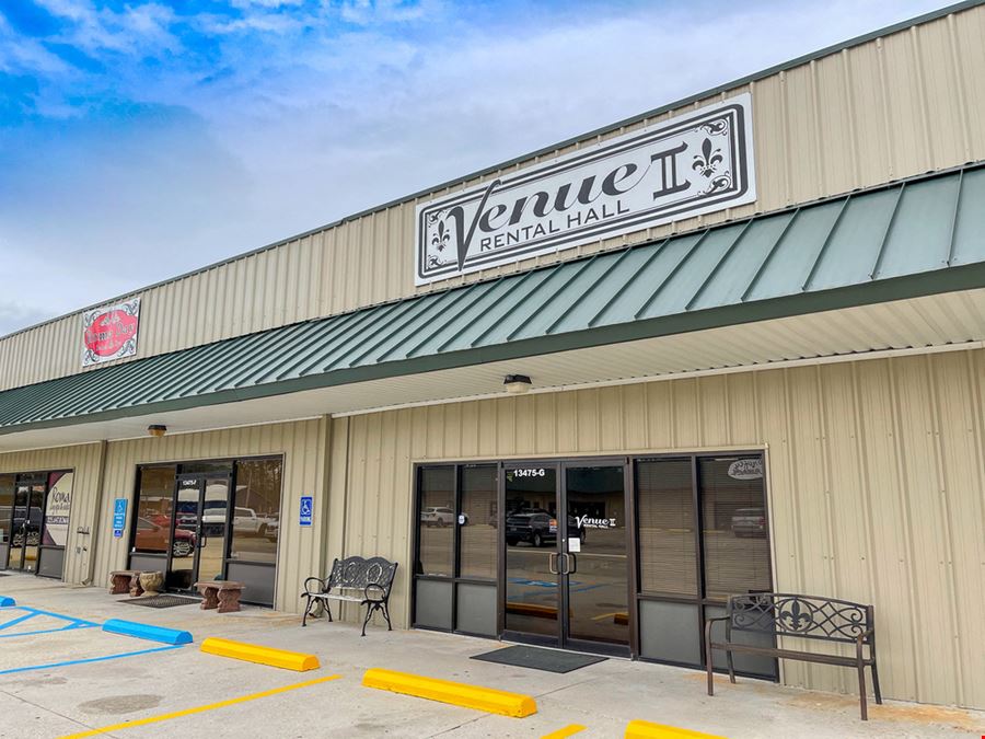 Retail Suites in St. Amant Shopping Center