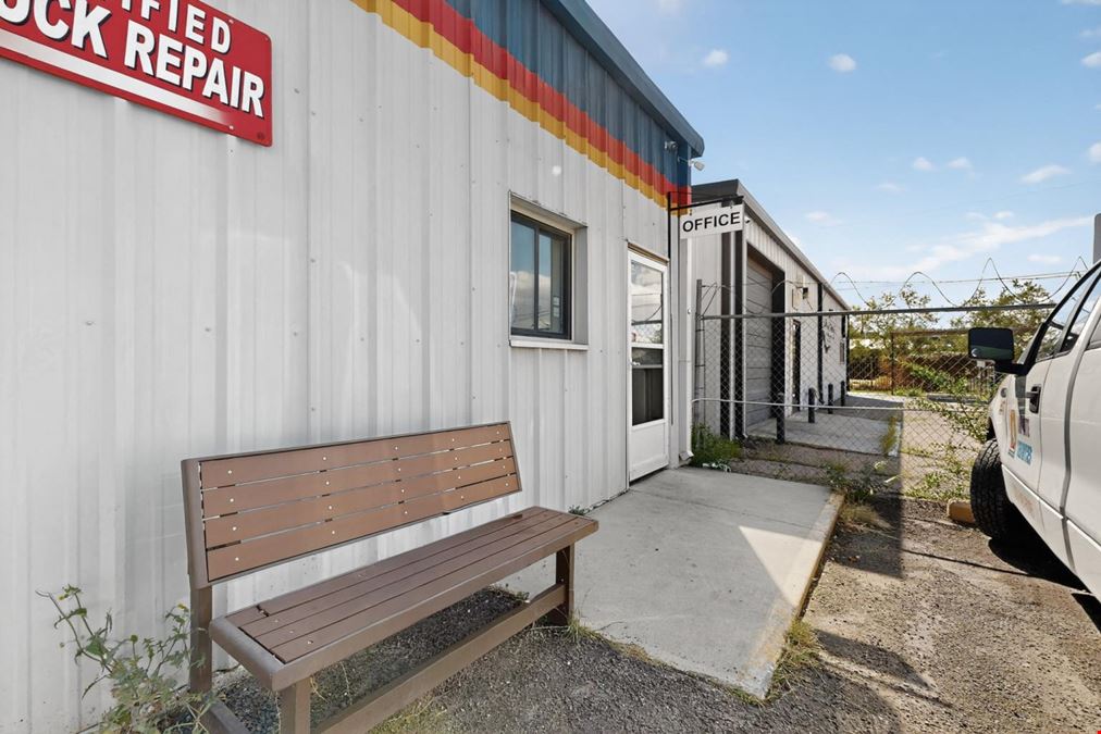 VERSATILE RETAIL/ WAREHOUSE PROPERTY