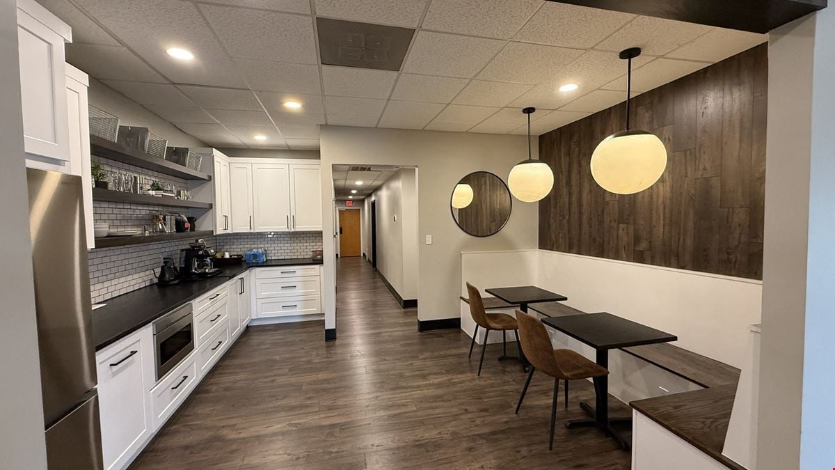 11213 Outlet Drive-First Class Flex Space