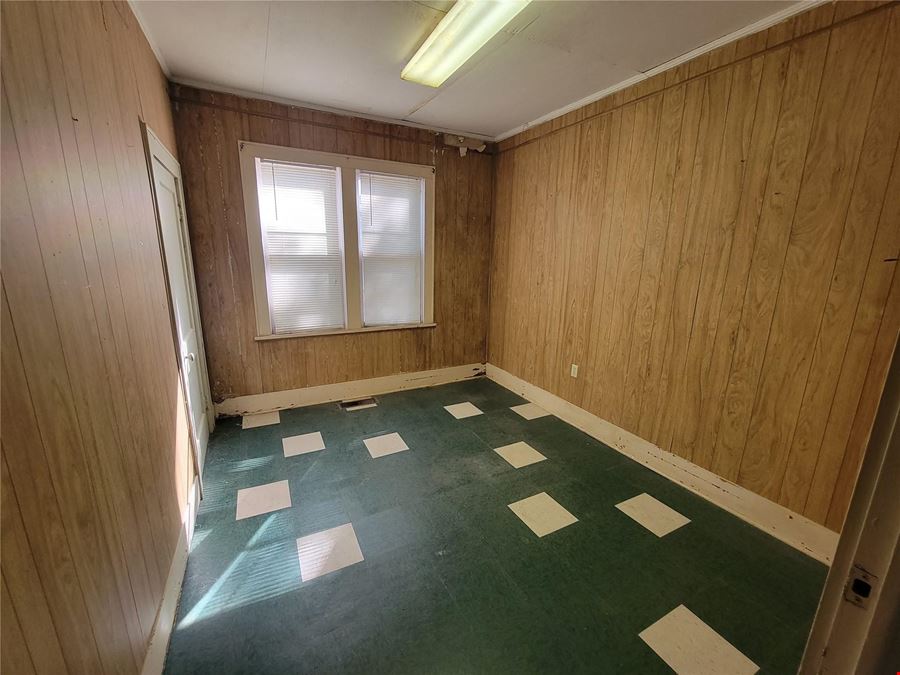 10 S Vann St