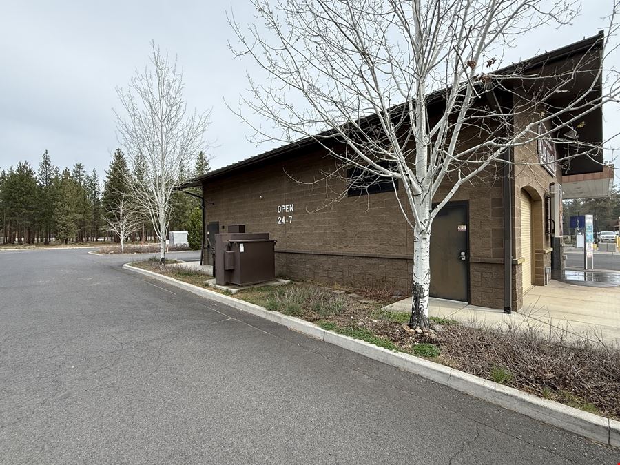 1045 W Rail Way