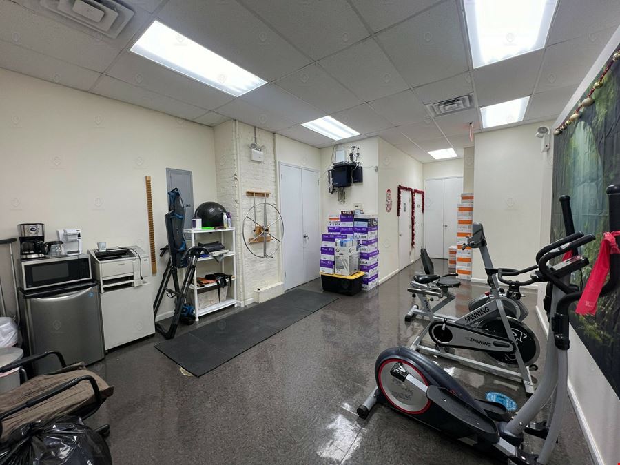 2,150 SF | 488 Lafayette Avenue | Built-Out Office with High Ceilings for Lease