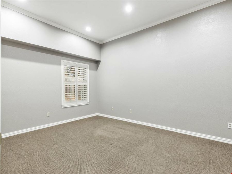 2425-2435 E Southlake Blvd