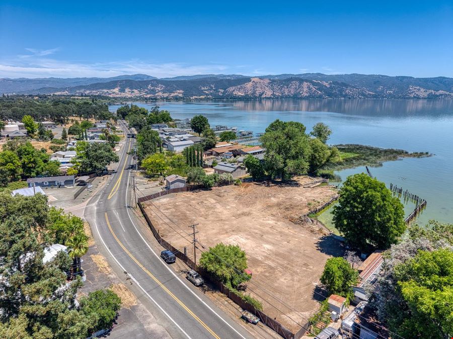 Lakeport: Lake Front Property