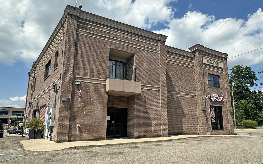 32821- 32905 Grand River Ave