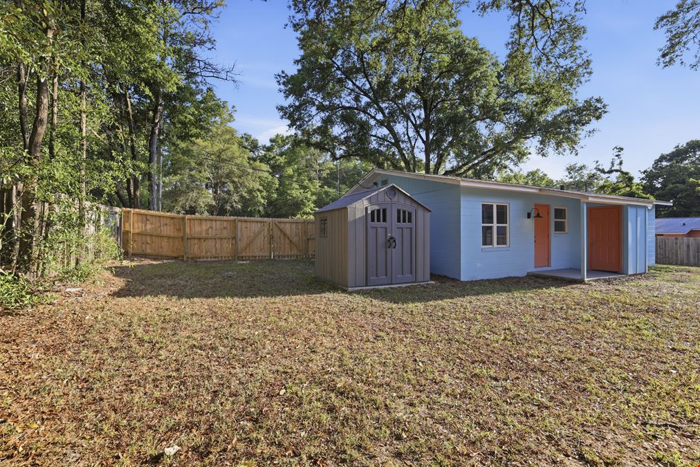 Private 4-Home Community