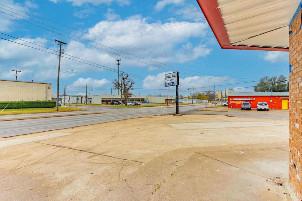Retail for Lease in Terrell, TX