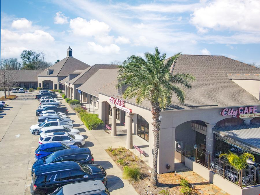 Carriage Crossing Shopping Center Suites for Lease off O’Neal
