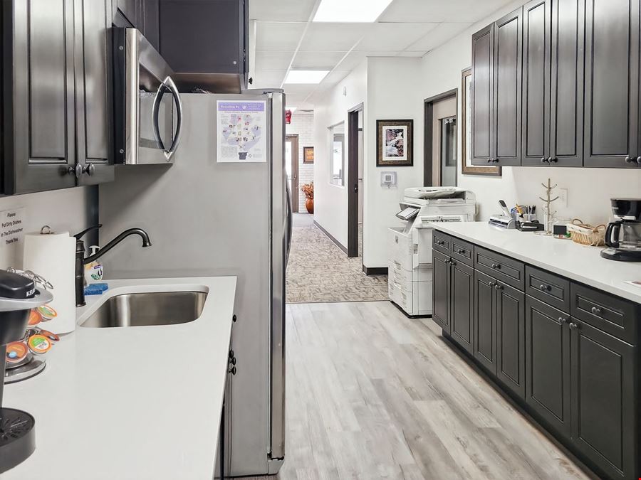 Regus - Lafayette - The Plaza