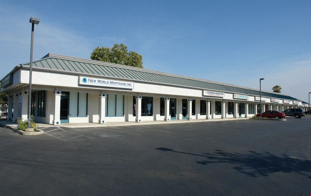 Retail/Office Available in Freestanding Commercial Retail Strip Center