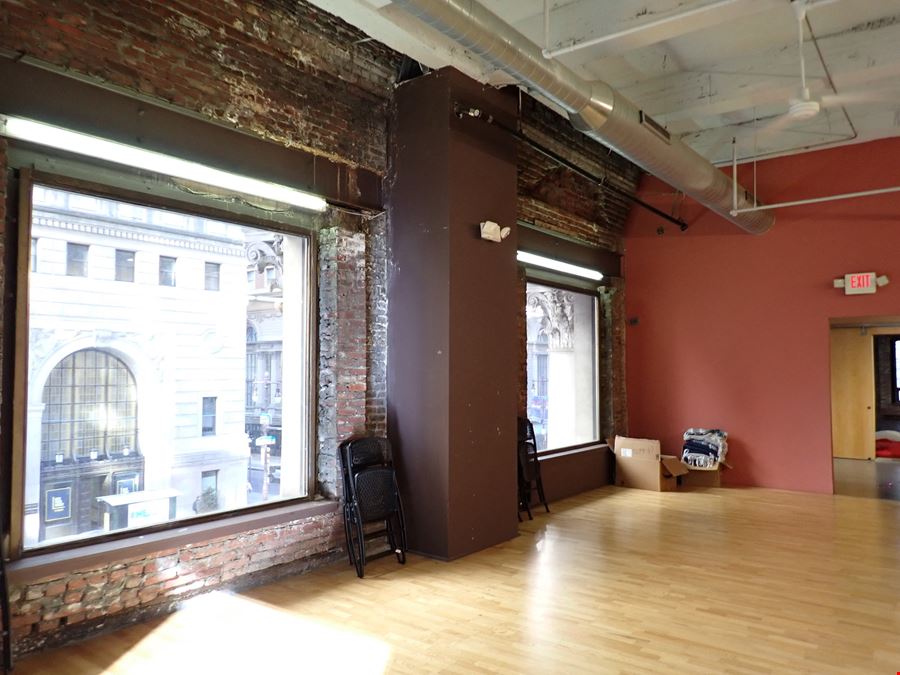 5,522 - 17,735 SF | 1401 Walnut St | Premier Corner Retail/Office Space in Center City