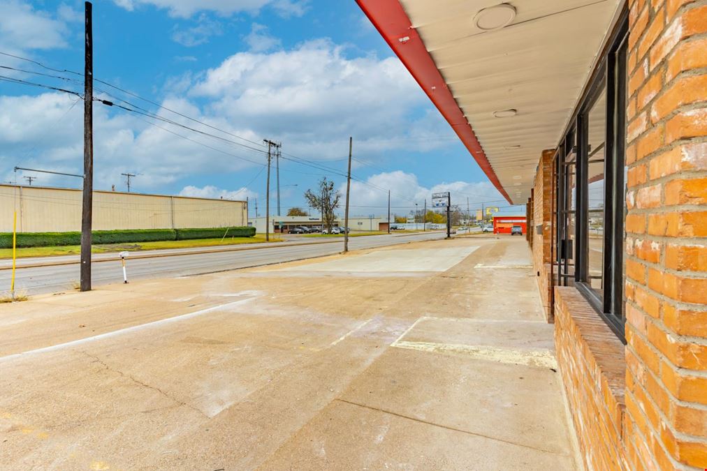 Retail for Lease in Terrell, TX
