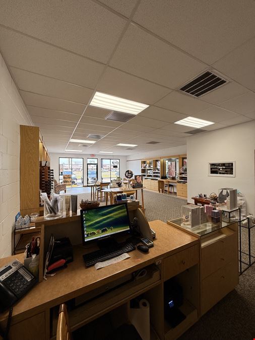 2713 E Griffin Pkwy - Plaza