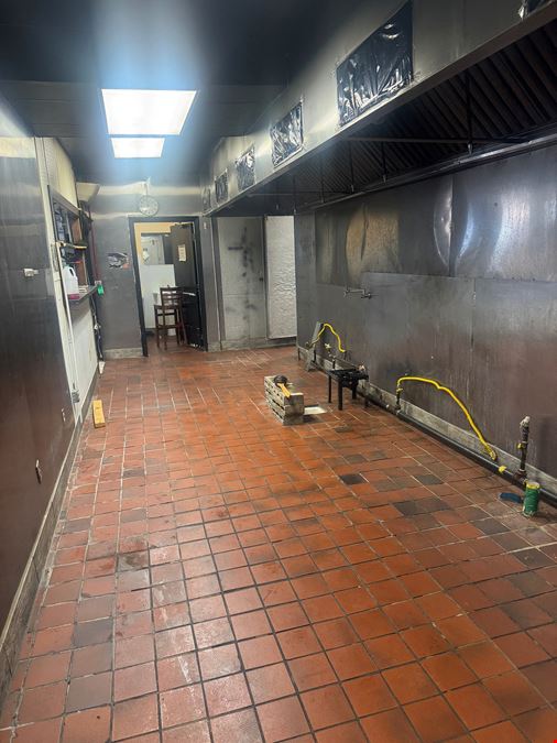 FREESTANDING RESTAURANT AT PAWNEE & SENECA