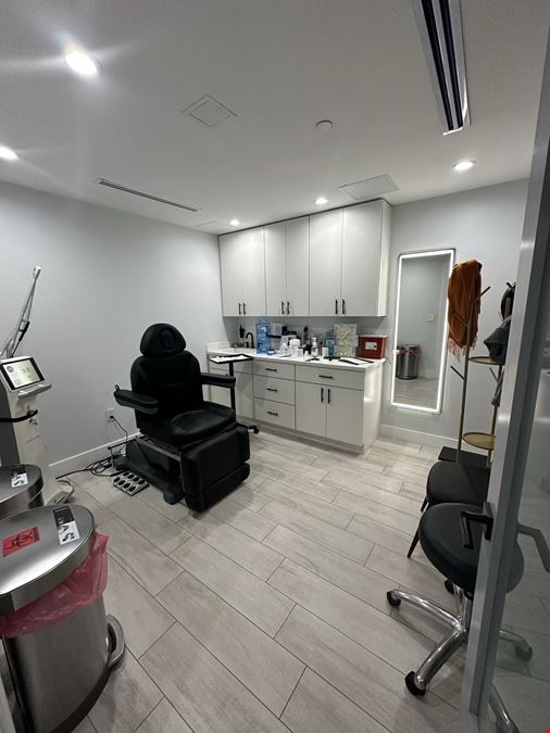 Medical/Dental Office Suite 830 | 4770 Biscayne