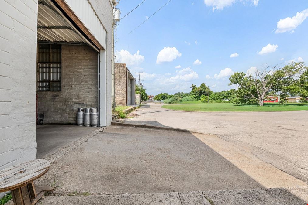 109 n la salle Navasota tx