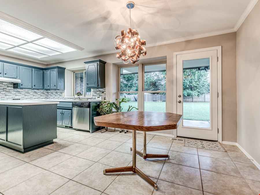 1320 Von Elm Pl