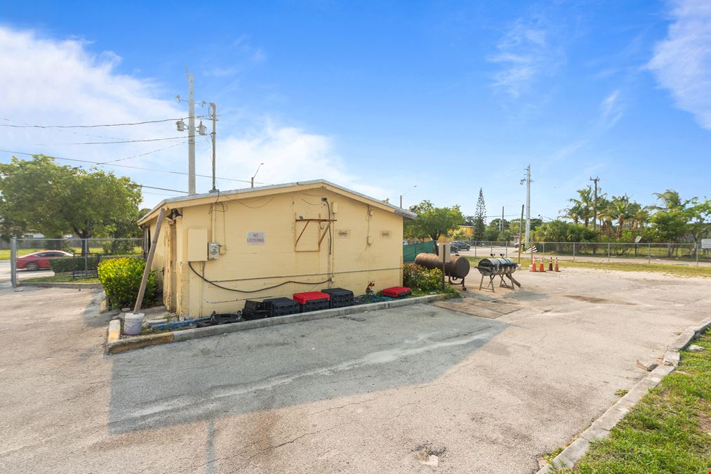 Lauderdale Lot
