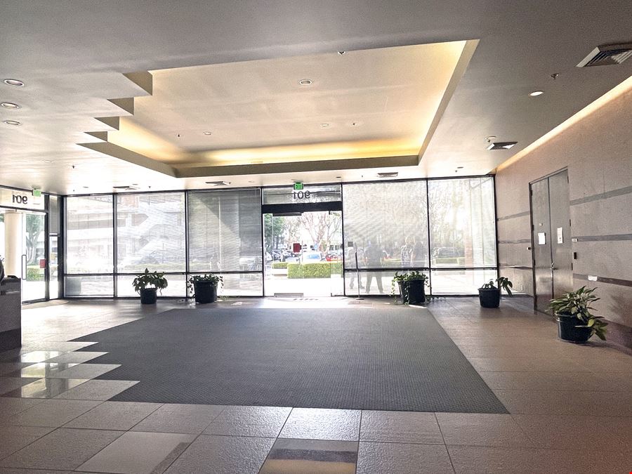LOS ANGELES CORPORATE CENTER