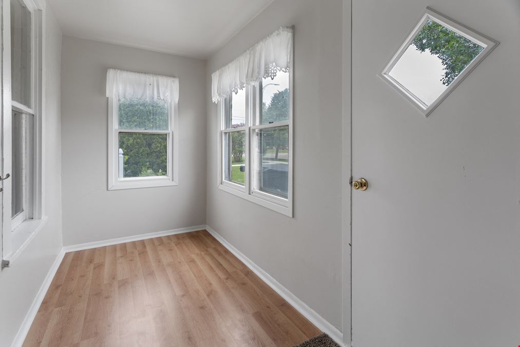 320 8th St W