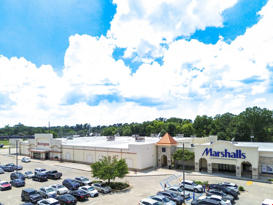 Hammond Aire Plaza: Highly Visible and Grocery-Anchored Retail