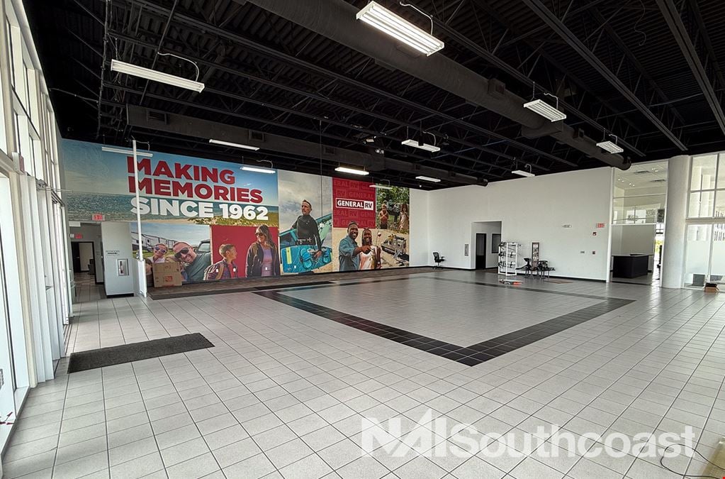 ±20,505 SF Dealership/Service Opportunity